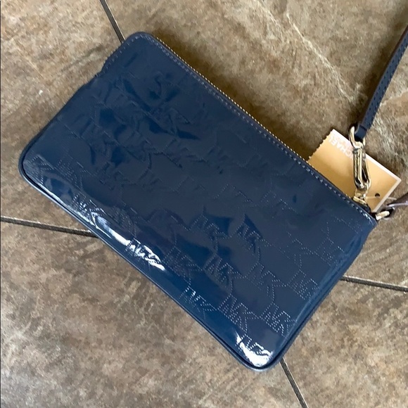 MICHAEL KORS JET SET ITEM LG GUSSET WRISTLET Navy - Picture 4 of 16